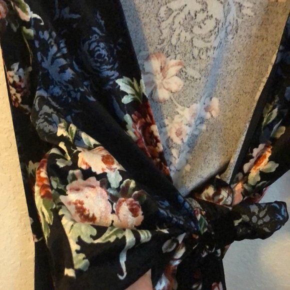 Cute top! - Picture 2 of 4